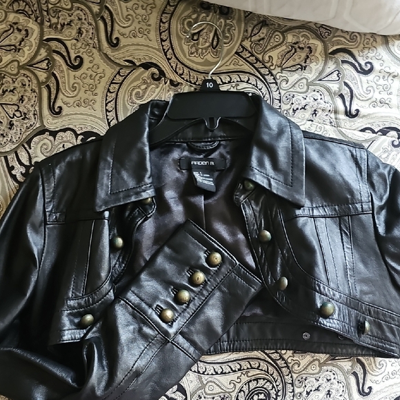 Black Cropped Leather Jacket - Picture 3 of 4